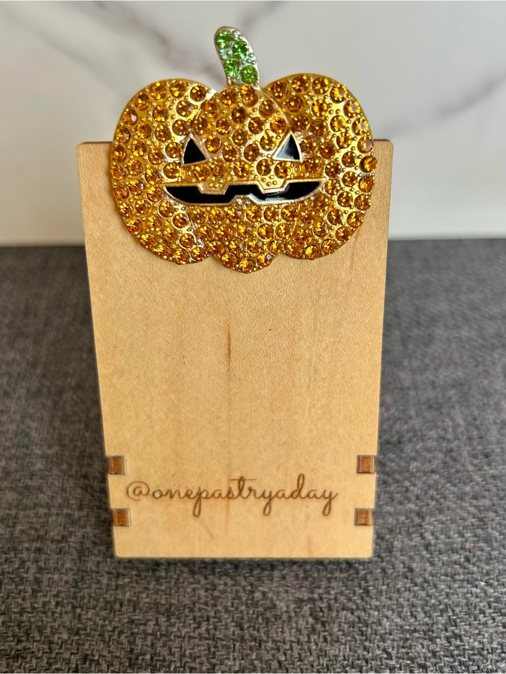 Fashion Rhinestone Pumpkin Brooch, Orange, Green, Black, Sparkly